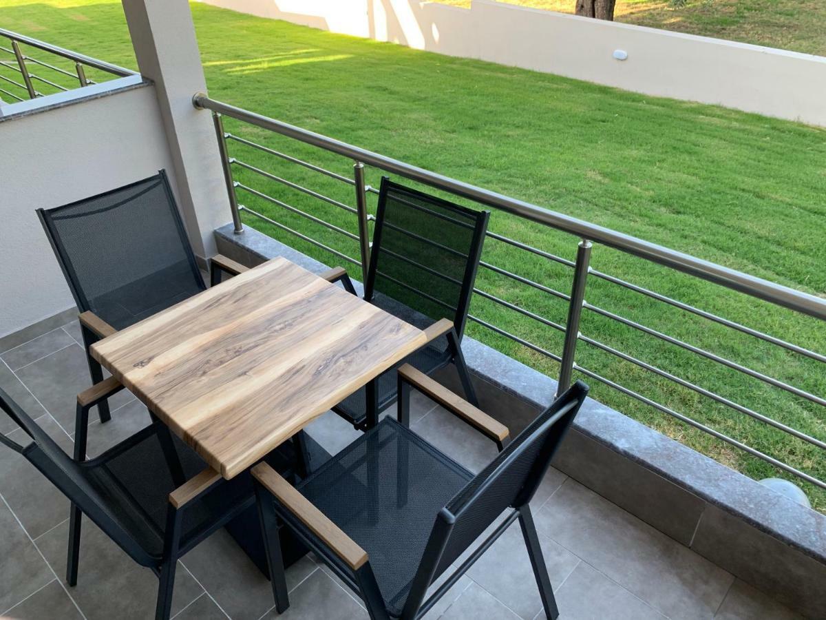 Castella Apartments Vourvourou Eksteriør billede