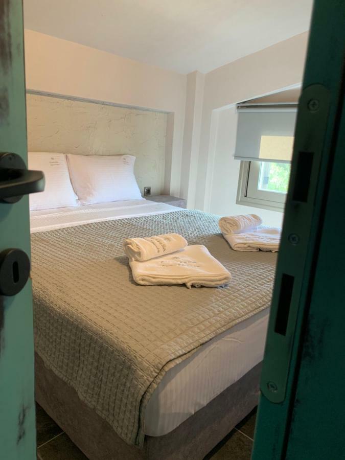 Castella Apartments Vourvourou Eksteriør billede